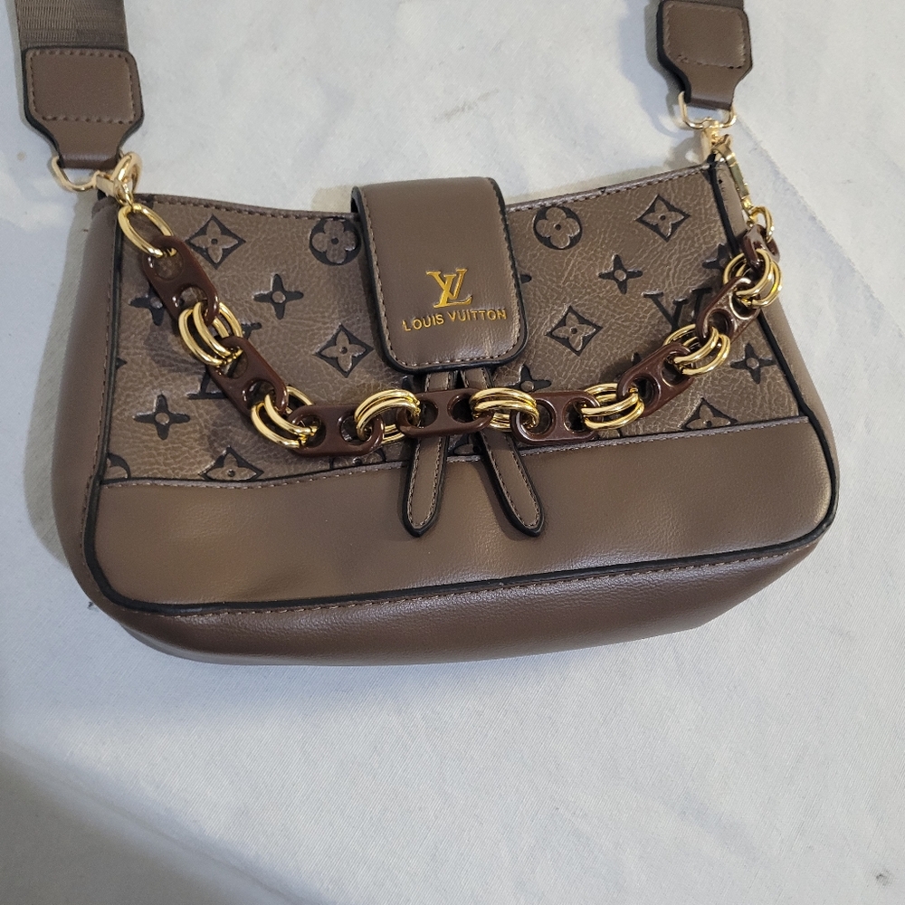 NEW Fashion Hand Bag In Iconic Style